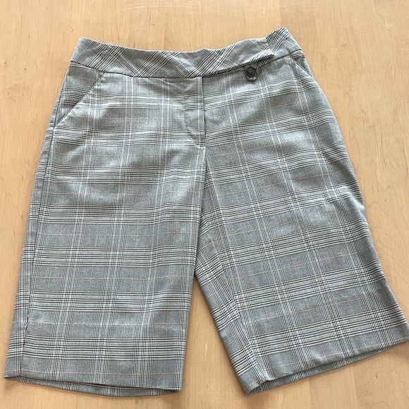 BETTE COURT BERMUDA SHORTS - Picture 1 of 3